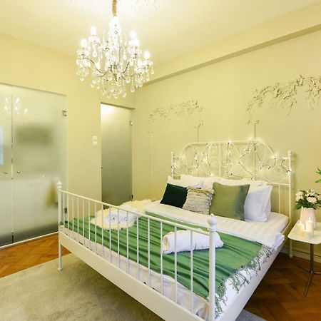 Cozy Studio Overlooking The Old Town Bucureşti Ngoại thất bức ảnh