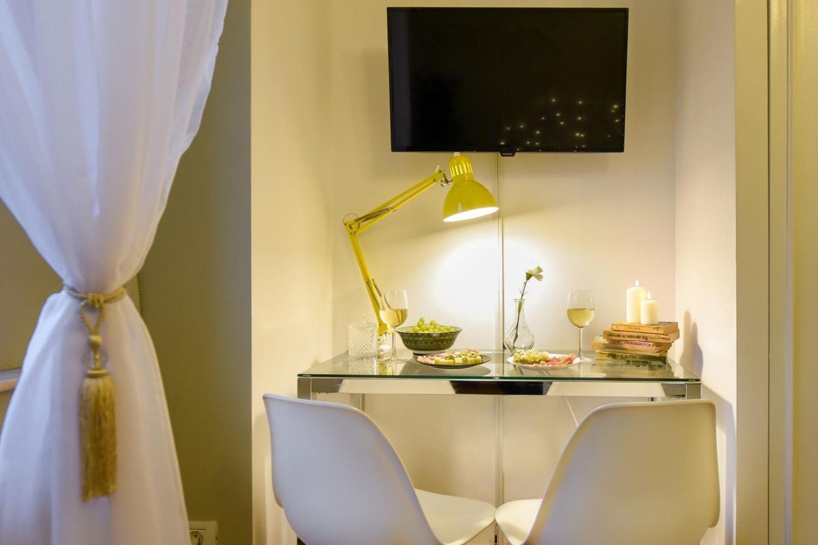 Cozy Studio Overlooking The Old Town Bucureşti Ngoại thất bức ảnh