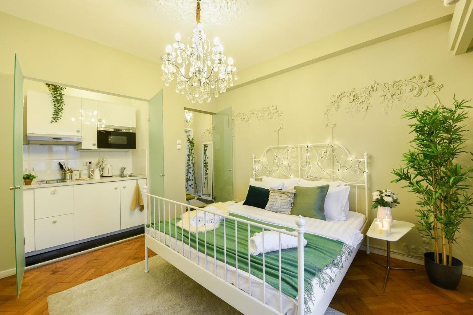 Cozy Studio Overlooking The Old Town Bucureşti Ngoại thất bức ảnh