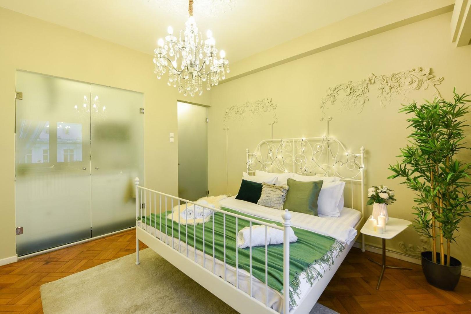Cozy Studio Overlooking The Old Town Bucureşti Ngoại thất bức ảnh