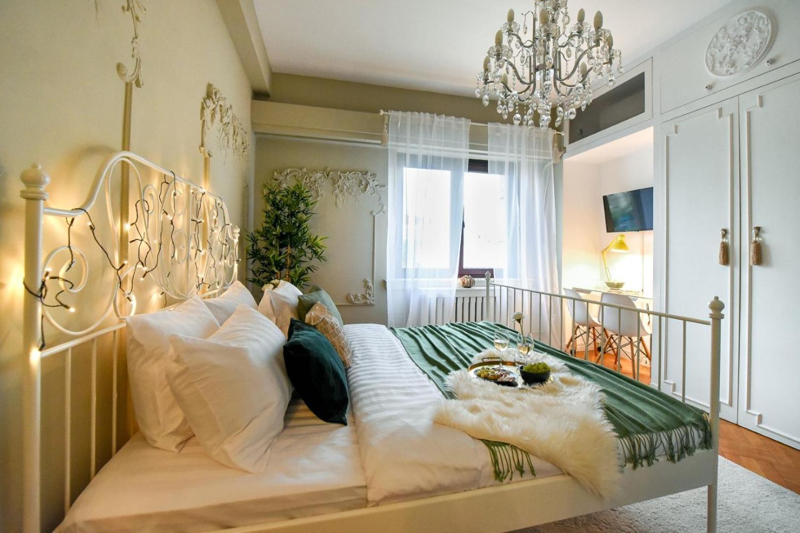 Cozy Studio Overlooking The Old Town Bucureşti Ngoại thất bức ảnh
